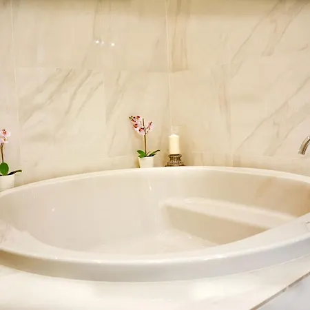 Lux Cityhall + Parking Apartment *