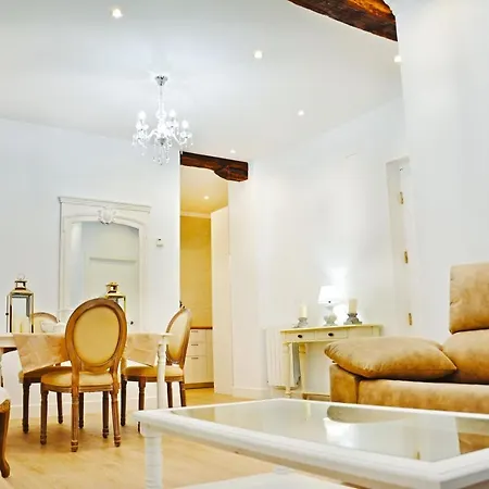 Lux Cityhall + Parking Apartment *